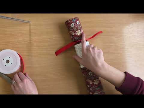 Green Strawberry Thief | Reusable Fabric Cracker Set | Assemble &amp; Fill